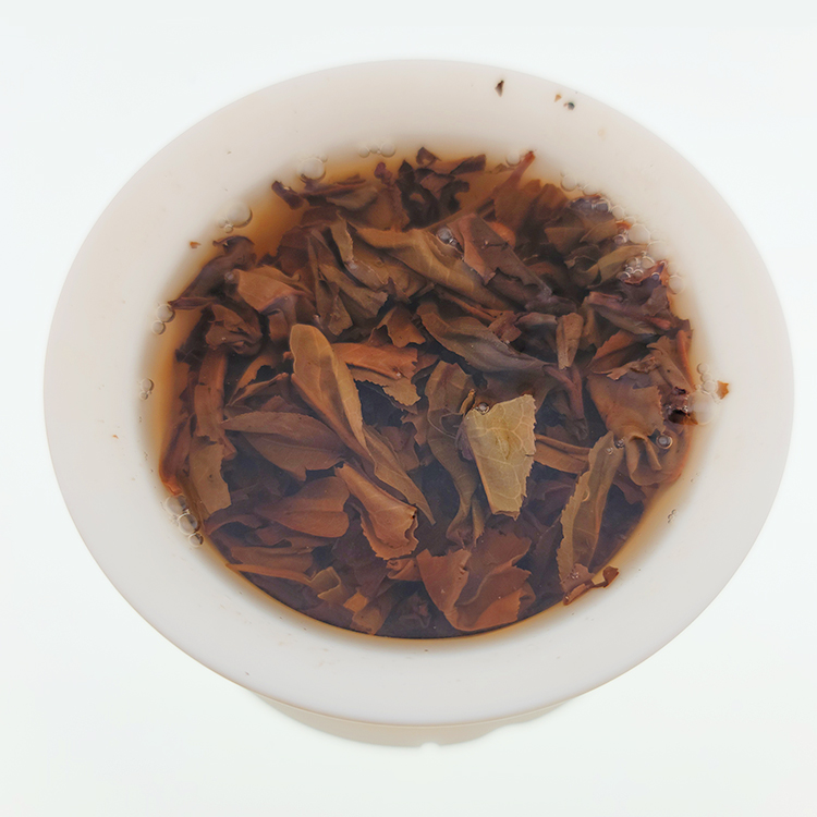 2009年老生茶凤凰窝古树，性质温和，入口纯、醇、陈、浓、香、甜，滋味让人久久难以忘怀，是很多老茶客追寻的普洱味